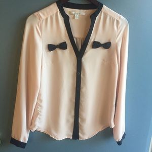 LC Lauren Conrad NWT light pink Blouse Size XS.